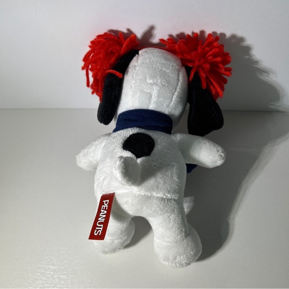 Snoopy Plush Peanuts Musical Plush 9" with Scarf & Earmuffs - Works - 2019 NEW - Picture 4 of 8